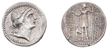 Macédoine PAMPHILIE Pergé (IIe s. av. J.-C.). Tétradrachme. 15,44 g. Tête laurée...