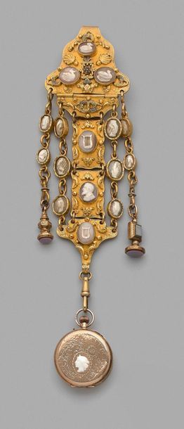 null Gold-plated metal castelaine decorated with shell cameos with duck, lyre, hands...