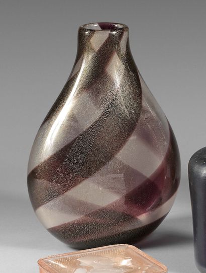 ARCHIMEDE SEGUSO (1909-1999) 
Vase piriforme. Épreuve réalisée en verre blanc à bandes...