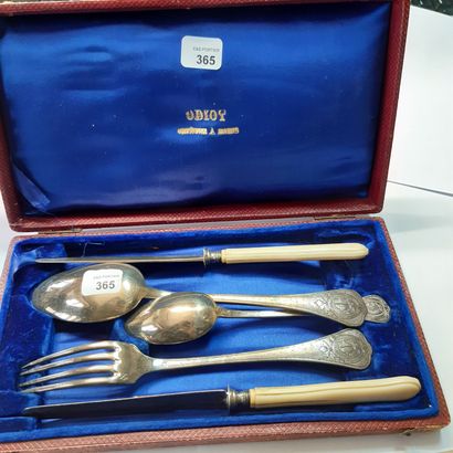 null Case comprising: a silver cutlery and a tea spoon 950 thousandths decorated...