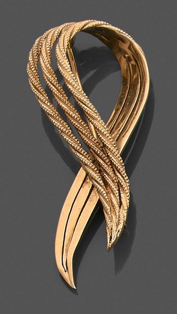 null Brooch in yellow gold 750 thousandth partially twisted.
Around 1960.
Height...