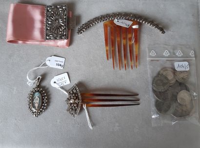 null Metal lot, some parts in silver 925 thousandths including: two hair combs, a...