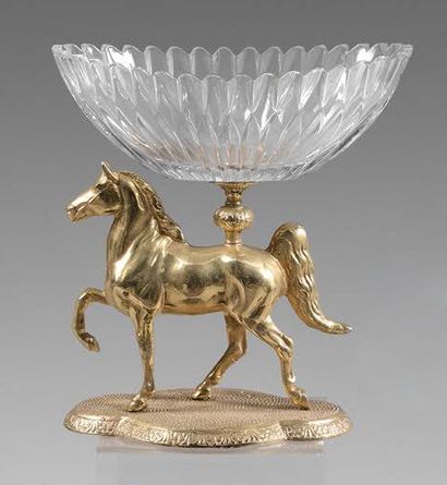 null Coupe ovale en cristal sur un pied en bronze doré en forme de cheval.
Hauteur...
