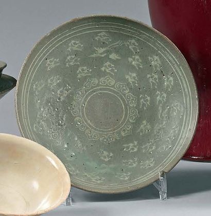 CORÉE - Fin de la période Goryeo (918-1392) 
Coupe en grès en vert céladon à décor...