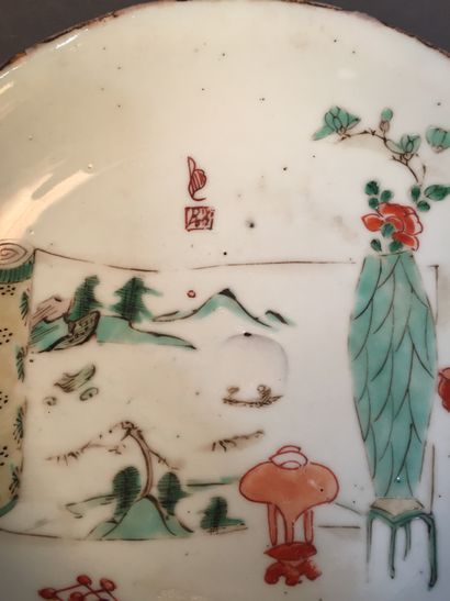 CHINE - Époque KANGXI (1662-1722) 
Trois coupelles en porcelaine décorée en émaux...