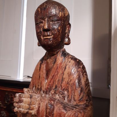 CHINE - XVIIIe/XIXe siècle 
Deux statuettes en bois sculpté à traces de laque or...