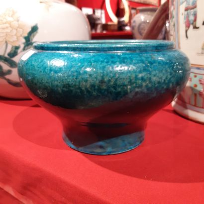 CHINE - Epoque MING (1368-1644) 
Turquoise blue glazed stoneware baluster jar.
Height...