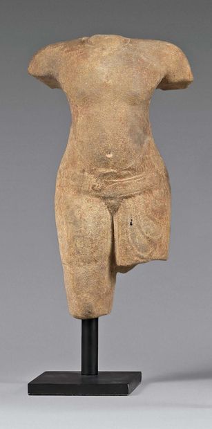 CAMBODGE - Période khmère, BAPHUON, XIe siècle 
Buste en grès gris d'une divinité...