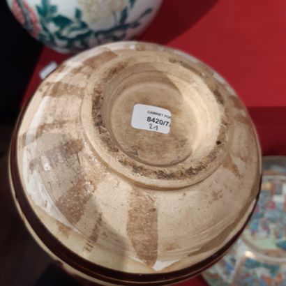 CHINE, Fours de Cizhou - Dans le style Yuan 
Cream glazed stoneware "yuhuchunping"...