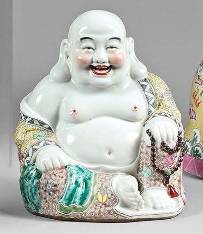 CHINE - XXe siècle 
Statuette en porcelaine émaillée polychrome de Budai souriant...