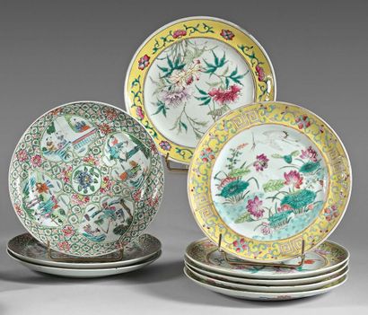 CHINE, Canton - Fin du XIXe siècle 
Ensemble de neuf assiettes en porcelaine émaillée...