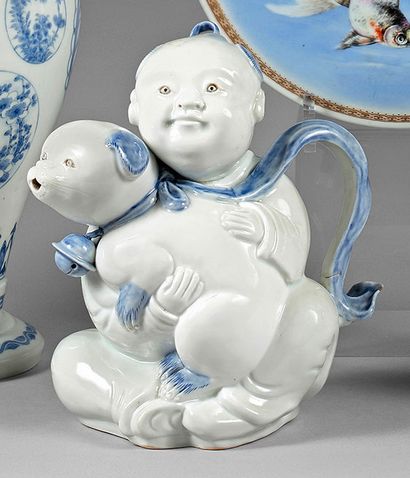 JAPON, fours d'Hirado - Époque Meiji (1868-1912) 
Théière en porcelaine bleu blanc...