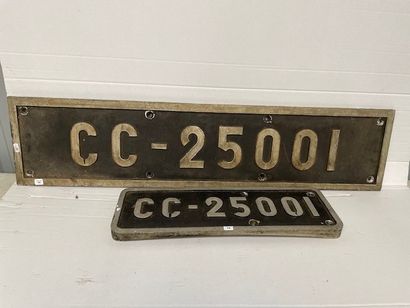 null Deux plaques en fonte latérale CC 25001 et frontale CC 25001.