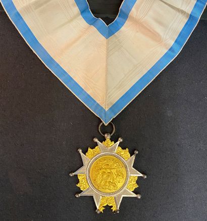 null Croix de la Compagnie de Porteurs de la Châsse de Sainte-Geneviève, en bronze...