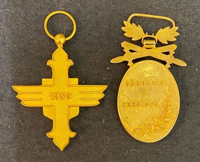 null Roumanie - Lot de deux : une croix d'or de l'ordre du Mérite aéronautique, à...