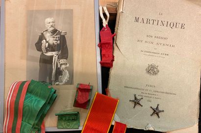 null Ensemble de souvenirs du vice-amiral Aube : «La Martinique, son présent et son...