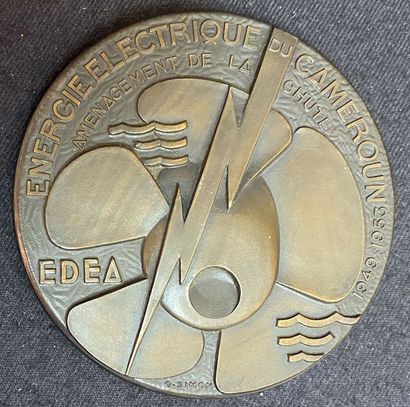 null Cameroon, Édéa dam, 1954, by Simon, bronze medal with dark patina, Monnaie de...