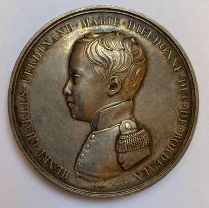 null Le duc de Bordeaux en uniforme de grenadier, 1827, grande médaille en argent...
