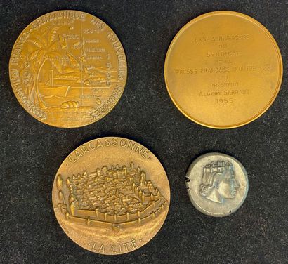 null France - Outre-Mer, quatre médailles attribuées à Albert Sarraut : une médaille...