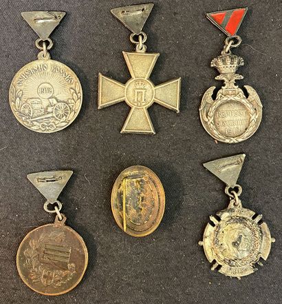 null Serbie - Lot de six : cinq copies de médailles en métal argenté, une commémorative...