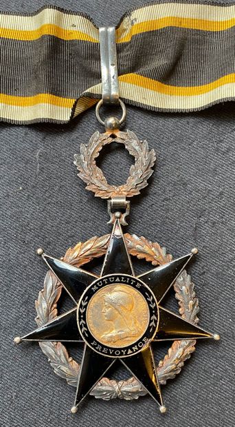 null Ministère de l'Intérieur - Croix de rappel de la médaille d'or de la Mutualité,...