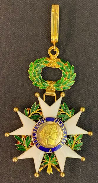 null Légion d'honneur - Ve République, bijou de commandeur en or et émail, centre...