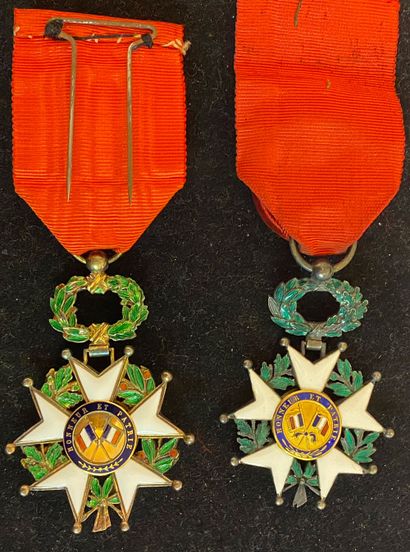 null Ordre de la Légion d'honneur - IIIe République, lot de deux étoiles d'officier...