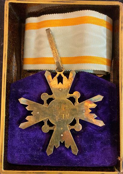 null Japan - Order of the Sacred Treasure, 3rd class jewel (commander) in gilt and...