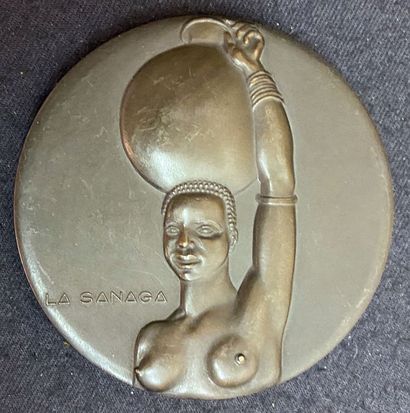 null Cameroun, barrage d'Édéa, 1954, par Simon, médaille en bronze à patine sombre,...