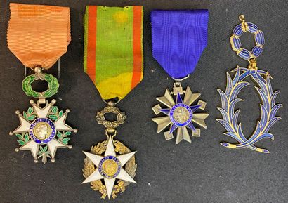 null Lot de quatre décorations : ordre de la Légion d'honneur, IVe République, étoile...