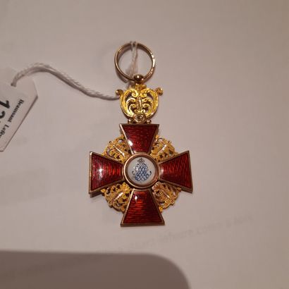 null Russia - Order of St. Anne, gold and enamel 3rd class cross (knight), the center...