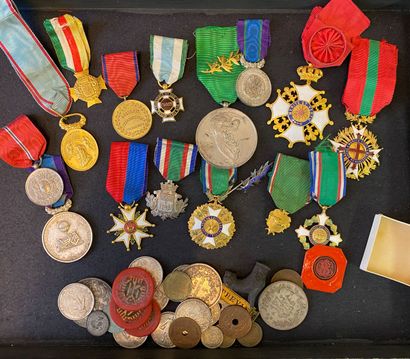 null Lot of about fifteen medals of private societies including: "Sou du bon Dieu",...