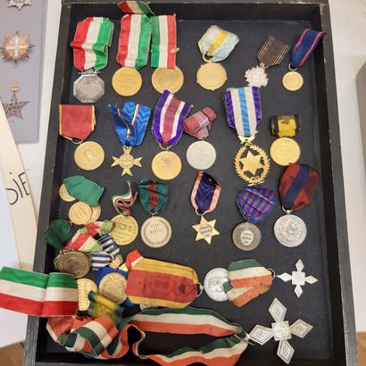 null Italy, lot of about thirty medals of private companies, in gilded metal, silvered,...