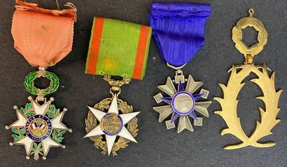 null Lot de quatre décorations : ordre de la Légion d'honneur, IVe République, étoile...