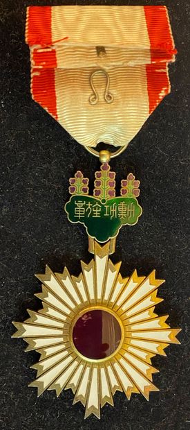 null Japon - Ordre du Soleil Levant, bijou de 4e classe (officier) en vermeil et...