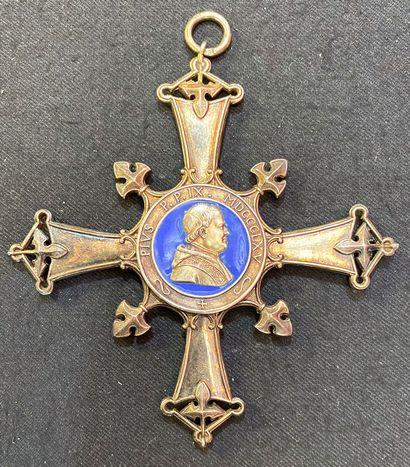 null Canon's cross of the chapter of the Cathedral of Nîmes, in vermeil and enamel,...
