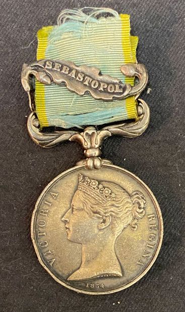 null Royaume-Uni, médaille de la Guerre de Crimée, 1854, par Wyon en argent, barrette...
