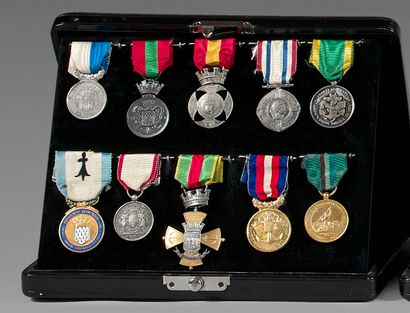 null Rescue, set of ten medals of rescue societies in gold or silver metal: Charente,...