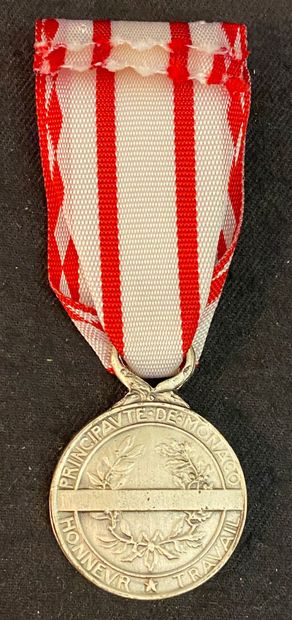 null Monaco - Médaille du Travail, 1re classe en argent, poinçon illisible, ruban,...