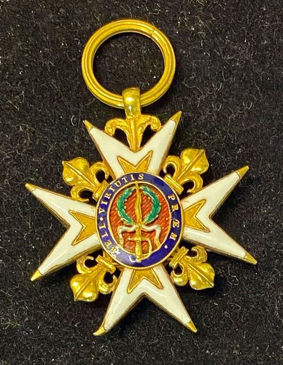 null Ordre de Saint-Louis, fondé en 1693, croix de chevalier en or et émail les pointes...