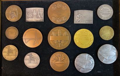 null Lot of about fifteen medals on the theme of industry and various including:...