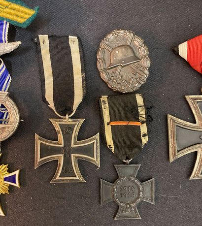 null Allemagne, lot d'une dizaine de pièces : une Croix de Fer 1914 de 2e classe...
