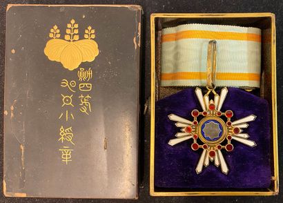 null Japon - Ordre du Trésor Sacré, bijou de 3e classe (commandeur) en vermeil et...