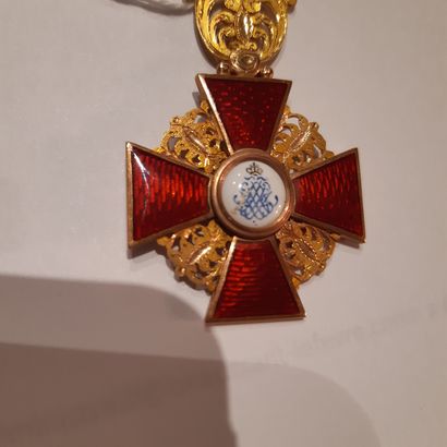 null Russia - Order of St. Anne, gold and enamel 3rd class cross (knight), the center...