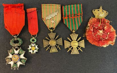 null Première Guerre mondiale, lot de cinq : une Croix de Guerre 1914-1915 avec palme...