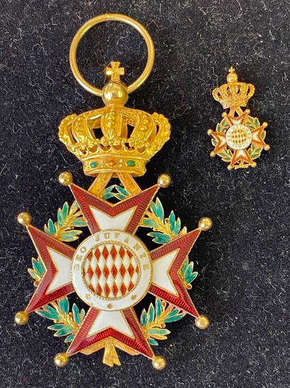 null Monaco - Order of Saint Charles, founded in 1858, knight's cross in chased gold...