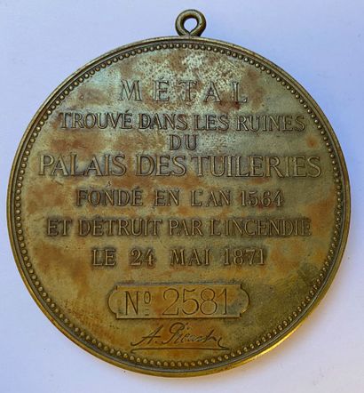 null Large brass medal, by Tassetet Jacques France, featuring Marianne wearing the...