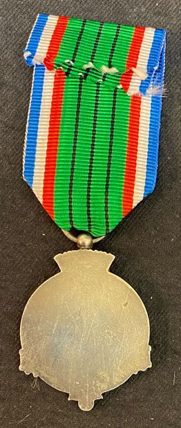 null 1870-1871. Médaille commémorative du Siège de Belfort, modèle à anneau en bronze...