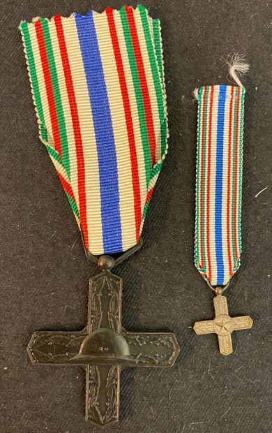 null Italie - Ordre de Vittorio Veneto, créé en 1968, croix en bronze patiné, avec...