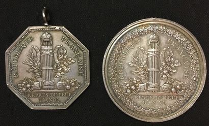 null Conseil des Anciens, group of two silver identity medals :
- One of the type...